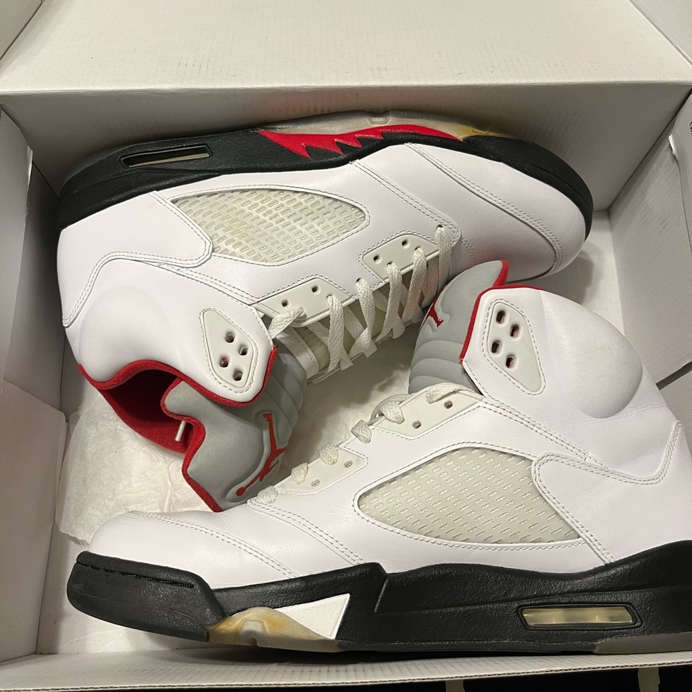 Jordan 5 Retro (Fire Red)
